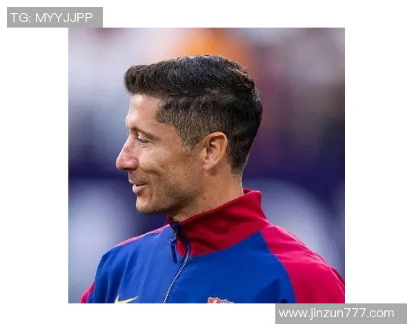 波兰足球明星莱万多夫斯基的传奇之路与荣耀时刻回顾